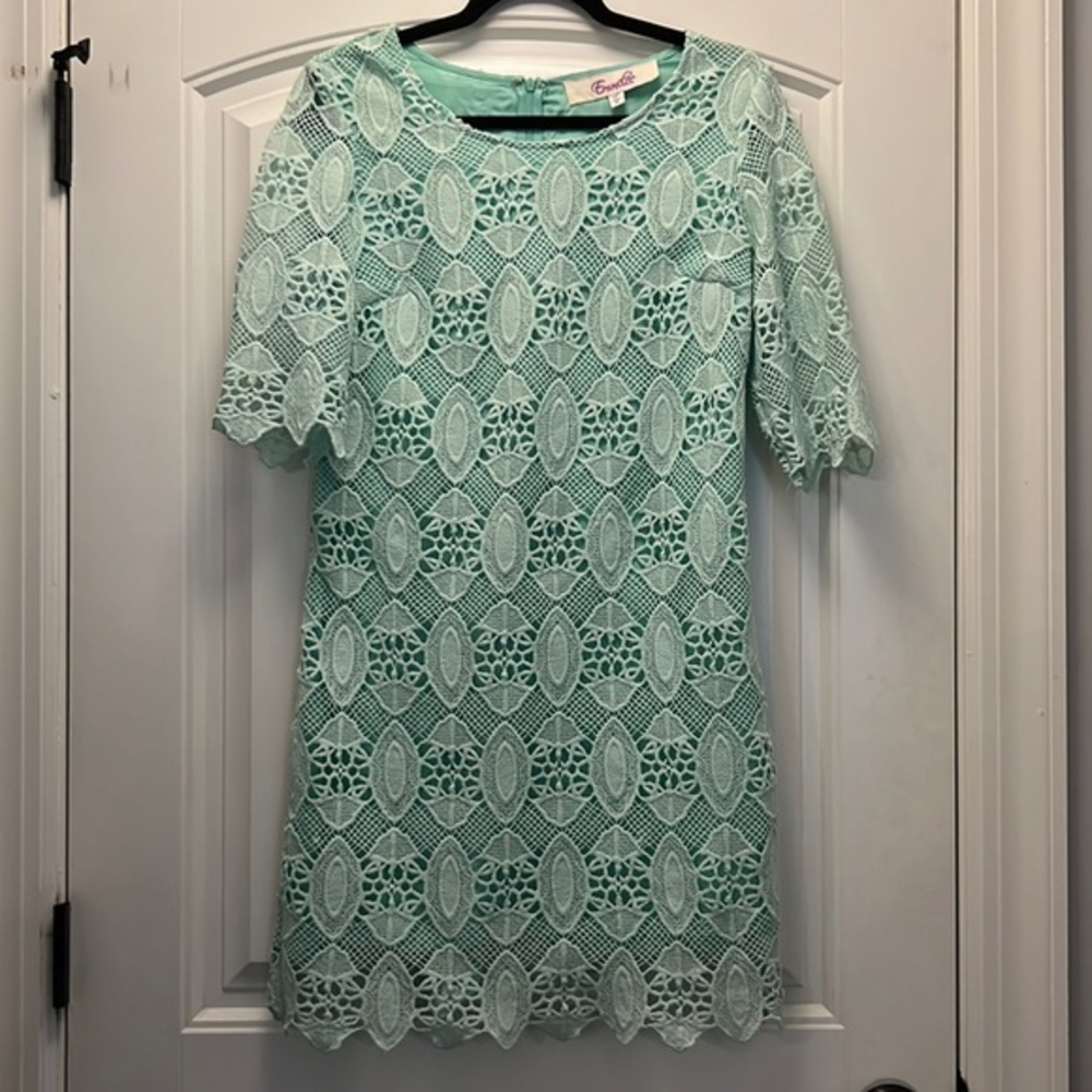 Francesca's Emmelee Green‎ Lace Overlay Sheath Dress